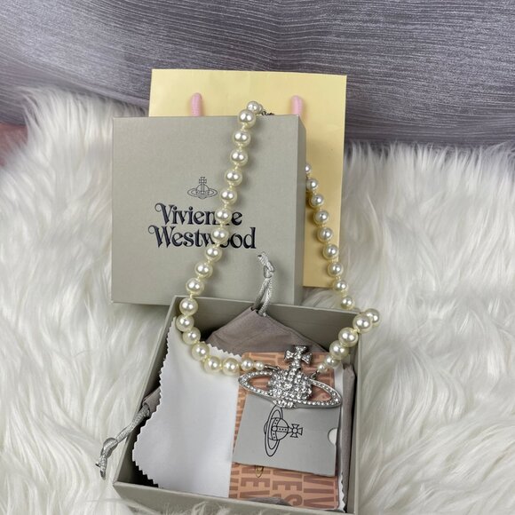 Vivienne Westwood Single Layer Pearl Necklace Silver Pendant - Picture 5 of 10